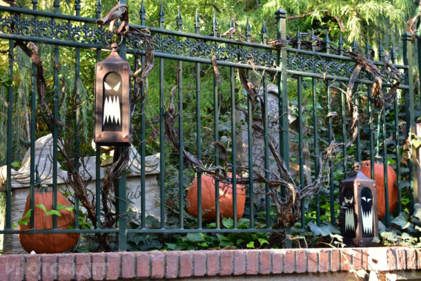 , Disneyland Update – It’s Beginning To Look A Lot Like Christmas!