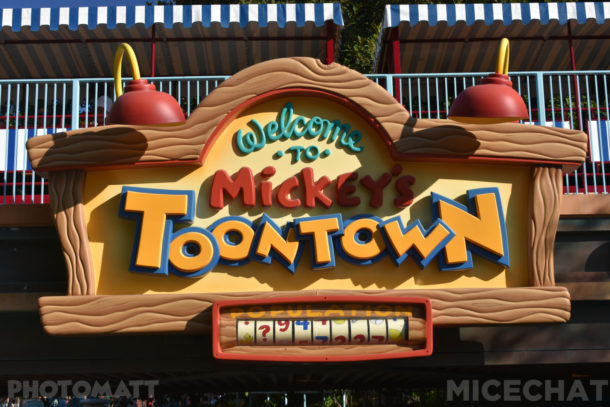 , Disneyland Update – It’s Beginning To Look A Lot Like Christmas!
