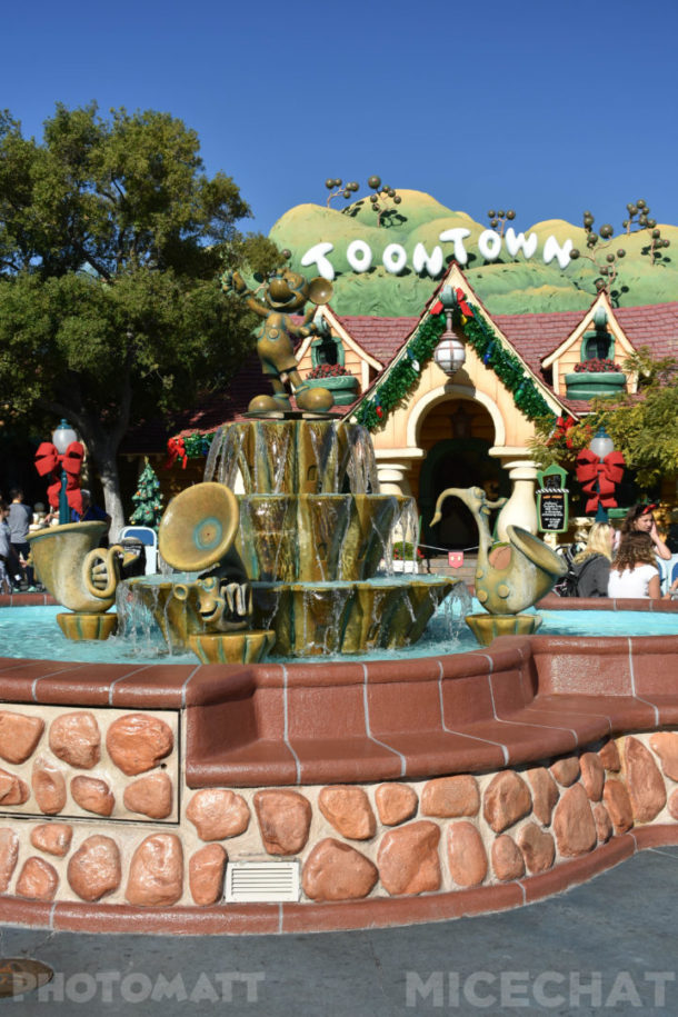 , Disneyland Update &#8211; It&#8217;s Beginning To Look A Lot Like Christmas!