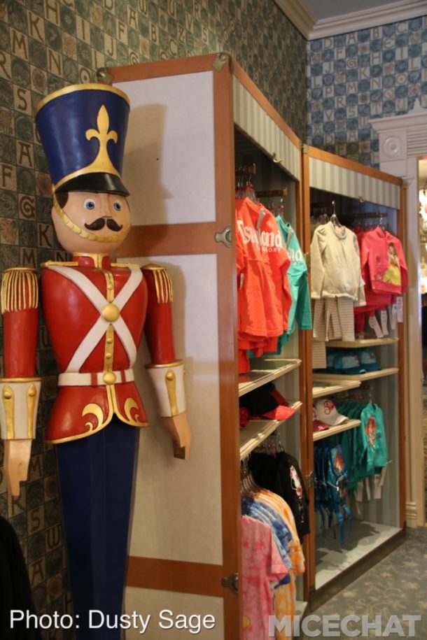 , Disneyland Update: It’s All About The Candy Canes