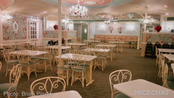 , Disneyland Update – Candlelight Warms The Night