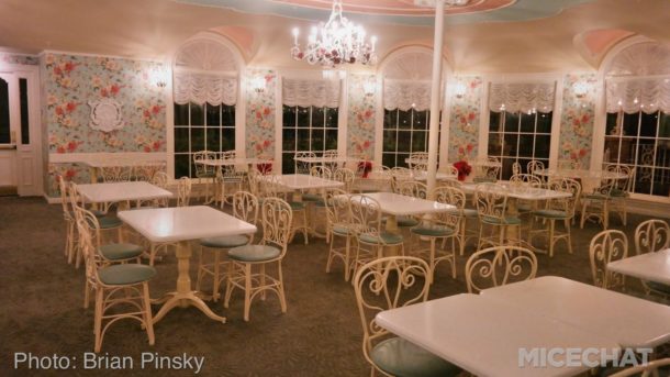 , Disneyland Update – Candlelight Warms The Night