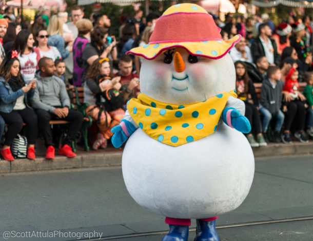 , Disneyland Update – Candlelight Warms The Night