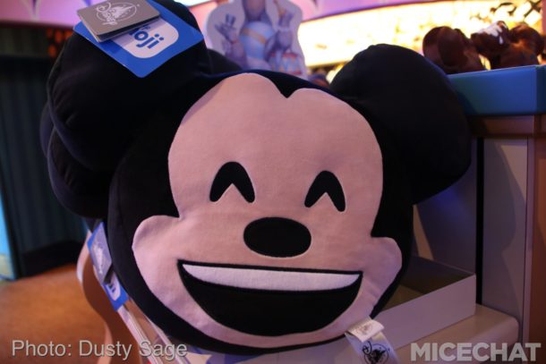 , Disneyland Update – Candlelight Warms The Night