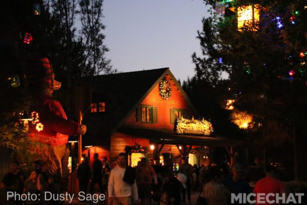 , Disneyland Update – Candlelight Warms The Night