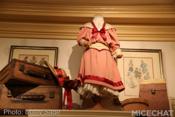 , Disneyland Update – Candlelight Warms The Night