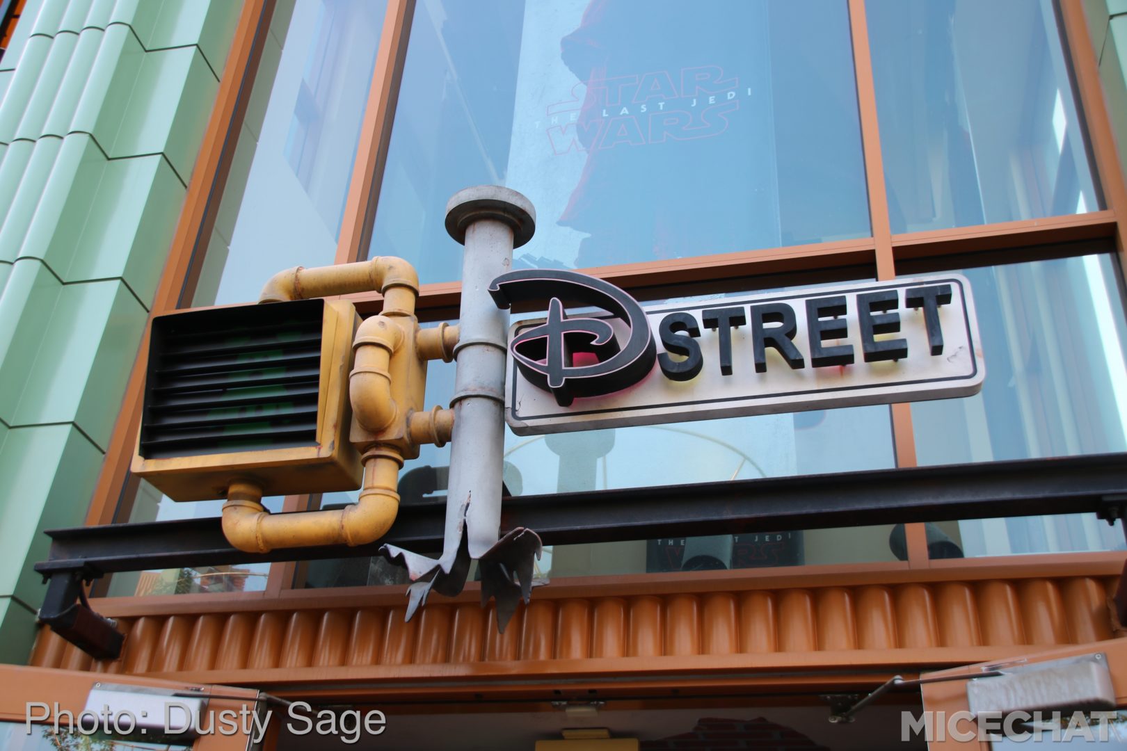 , Disneyland Resort Update – Tis The Season for Crowds and Construction