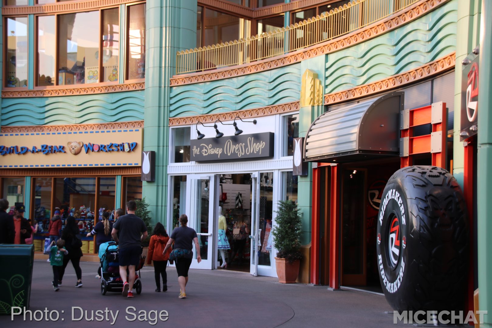 , Disneyland Resort Update – Tis The Season for Crowds and Construction