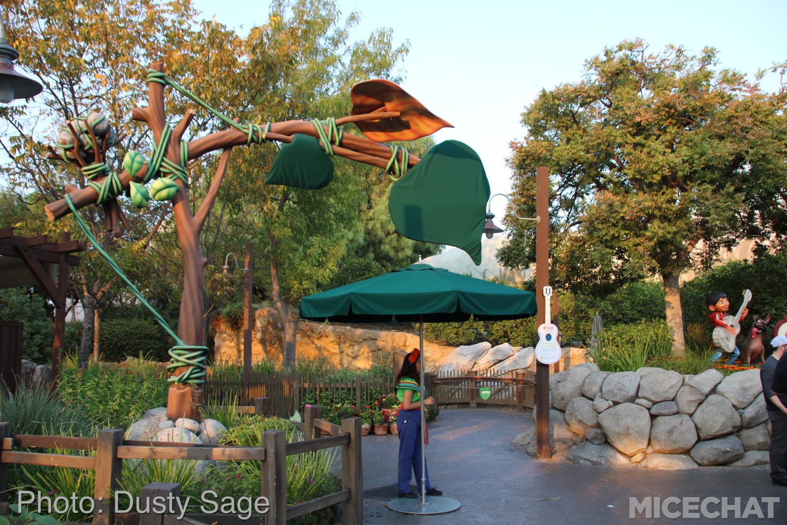, Disneyland Resort Update – Tis The Season for Crowds and Construction