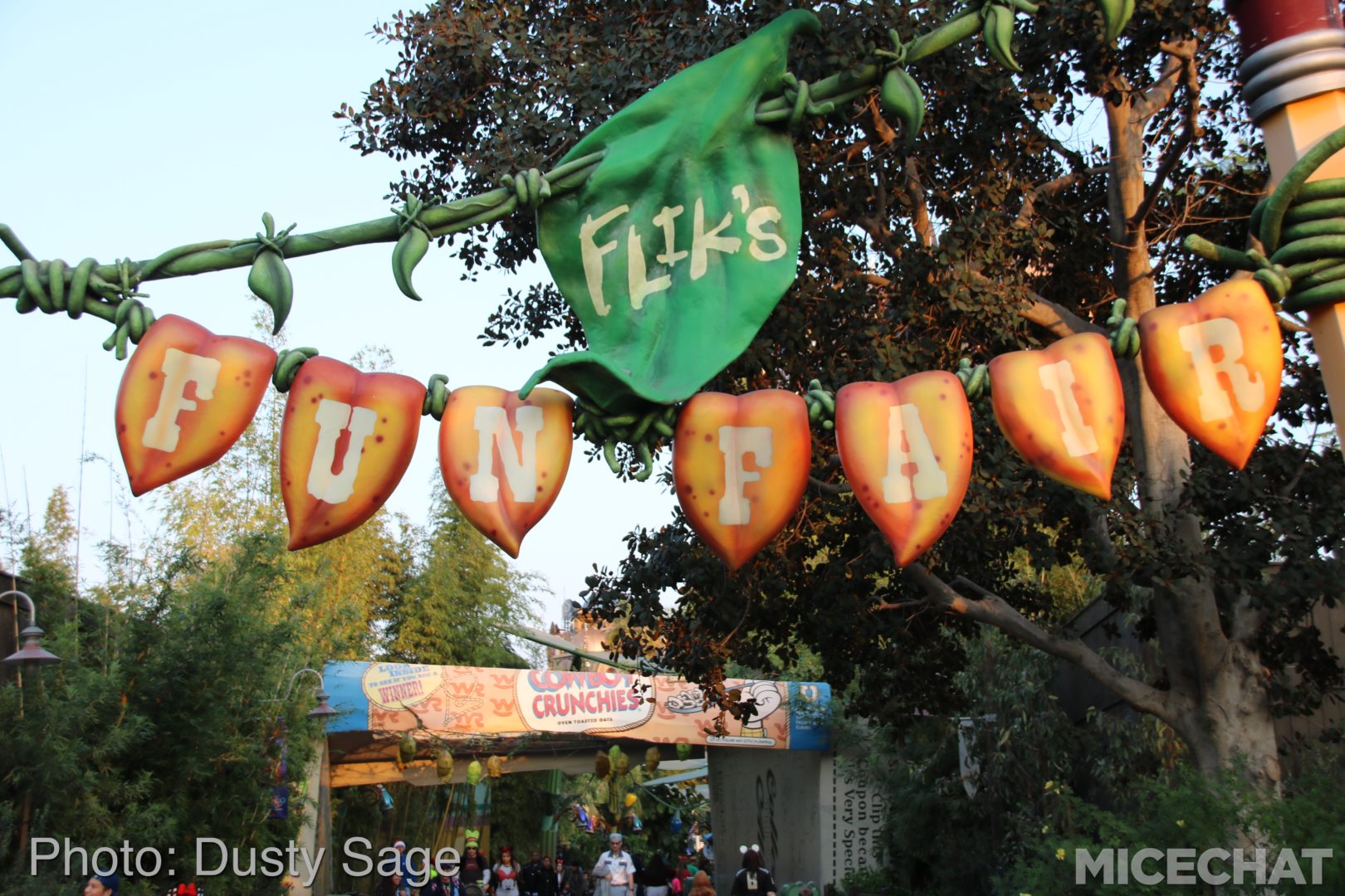 , Disneyland Resort Update &#8211; Tis The Season for Crowds and Construction