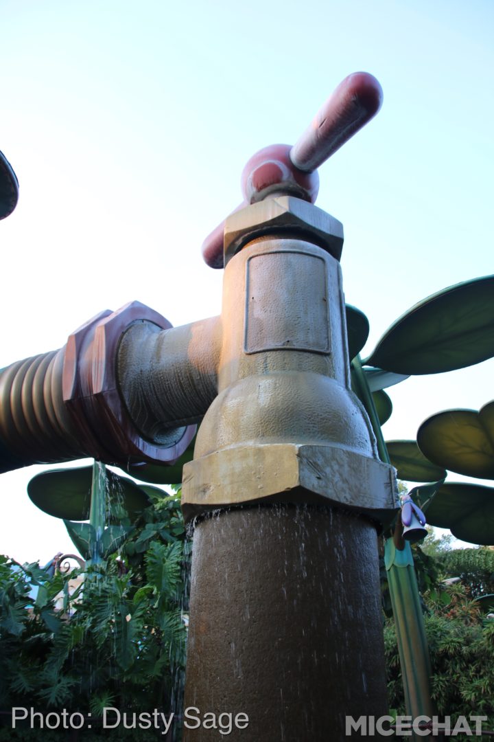 , Disneyland Resort Update – Tis The Season for Crowds and Construction