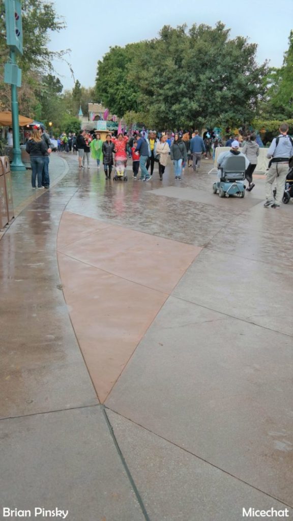 , Disneyland Resort Update – Flying Through Star Wars Land