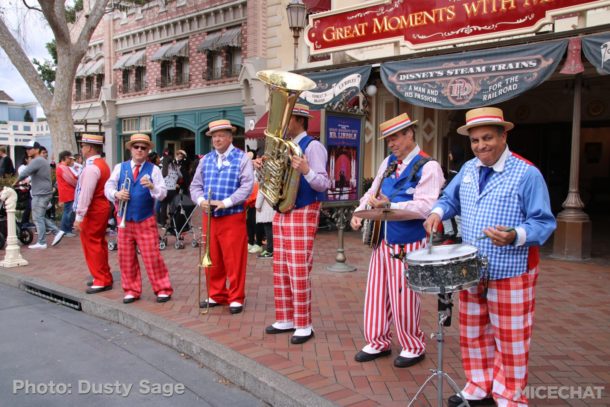 , Disneyland Photo Update – Walls Come Crumbling Down