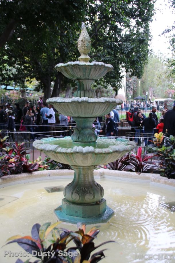 , Disneyland Photo Update – Walls Come Crumbling Down