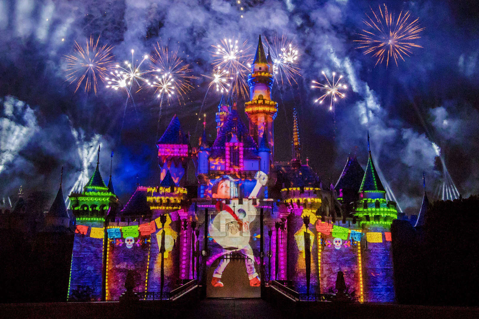 Disneyland Fireworks, &#8220;A Kiss Goodnight,&#8221; An Explosive Look at Disneyland Fireworks History!