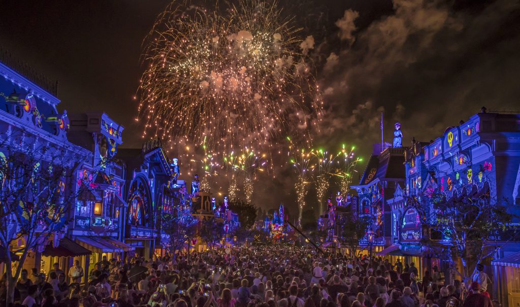 , Disneyland Update: The Great Goodbye, Lightning Lame & Constant Construction