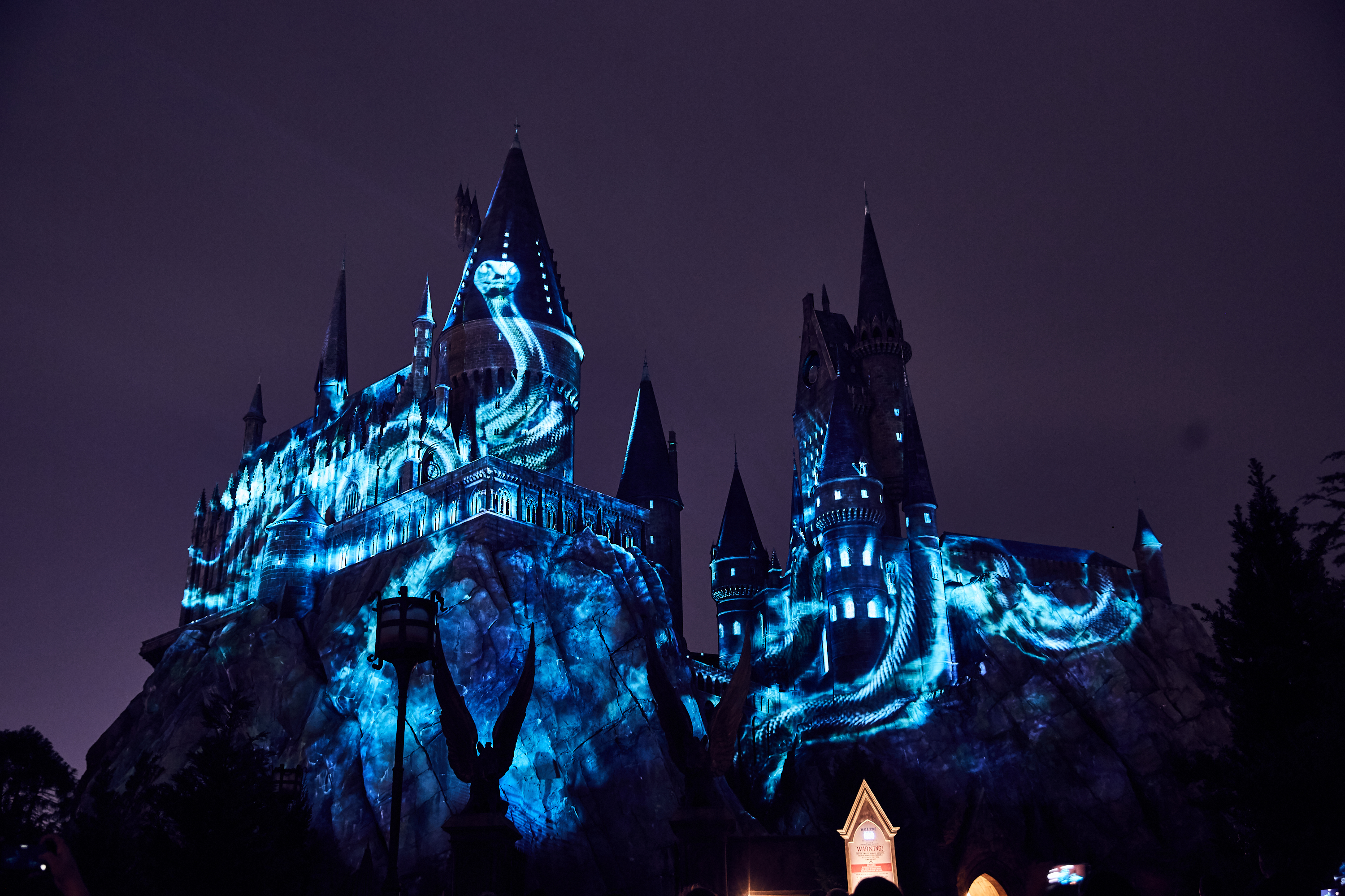 Four Houses Show on castle, The Nighttime Lights at Hogwarts™ Castle, The Wizarding World of Harry Potter - Hogsmeade, WWHM, HM, The Wizarding World of Harry Potter, WWHP, WWoHP, Universal's Islands of Adventure, IOA, Universal Orlando Resort, UOR, UO