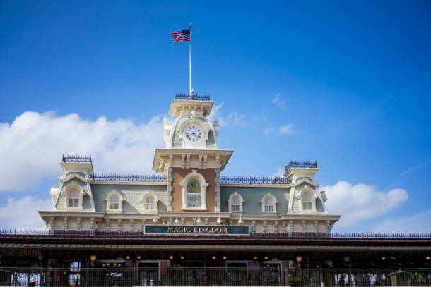 , Dateline Disney World – Magic Kingdom Monorails, Clubs and Cancellations