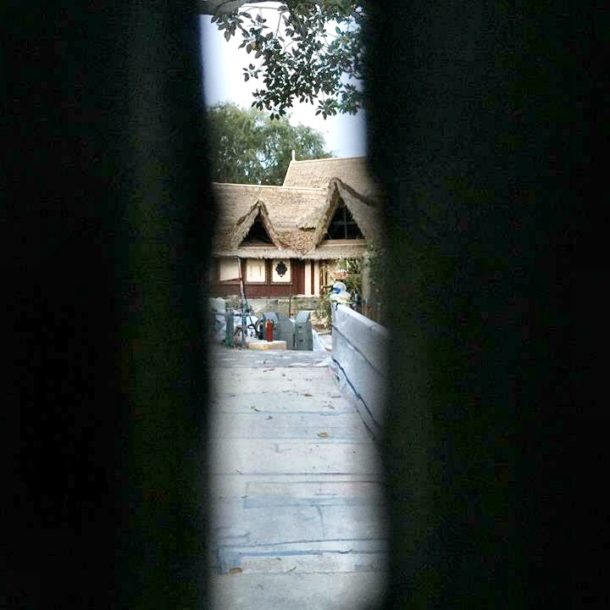 , Disneyland Update – Pirates of the Caribbean Recasts the Redhead as a Pirate Herself