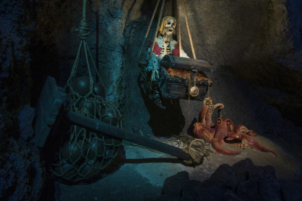 , Disneyland Update – Pirates of the Caribbean Recasts the Redhead as a Pirate Herself