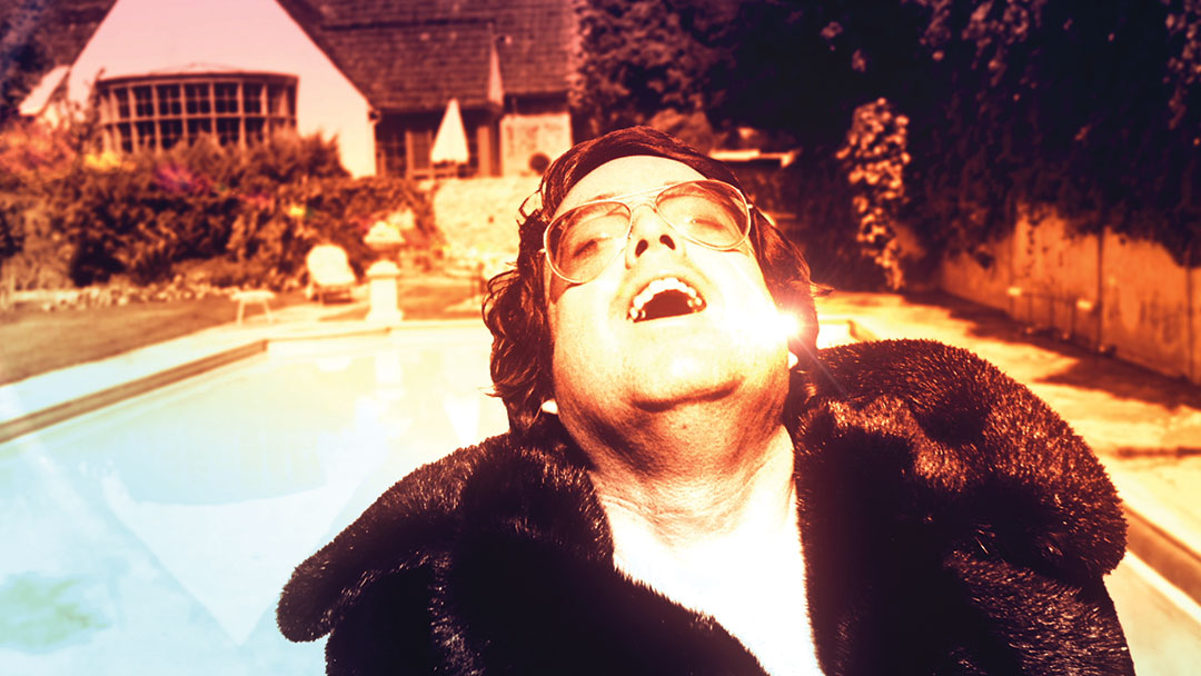 thefabulousallancarr_004_allan_in_sunglasses_credit_david_alexander