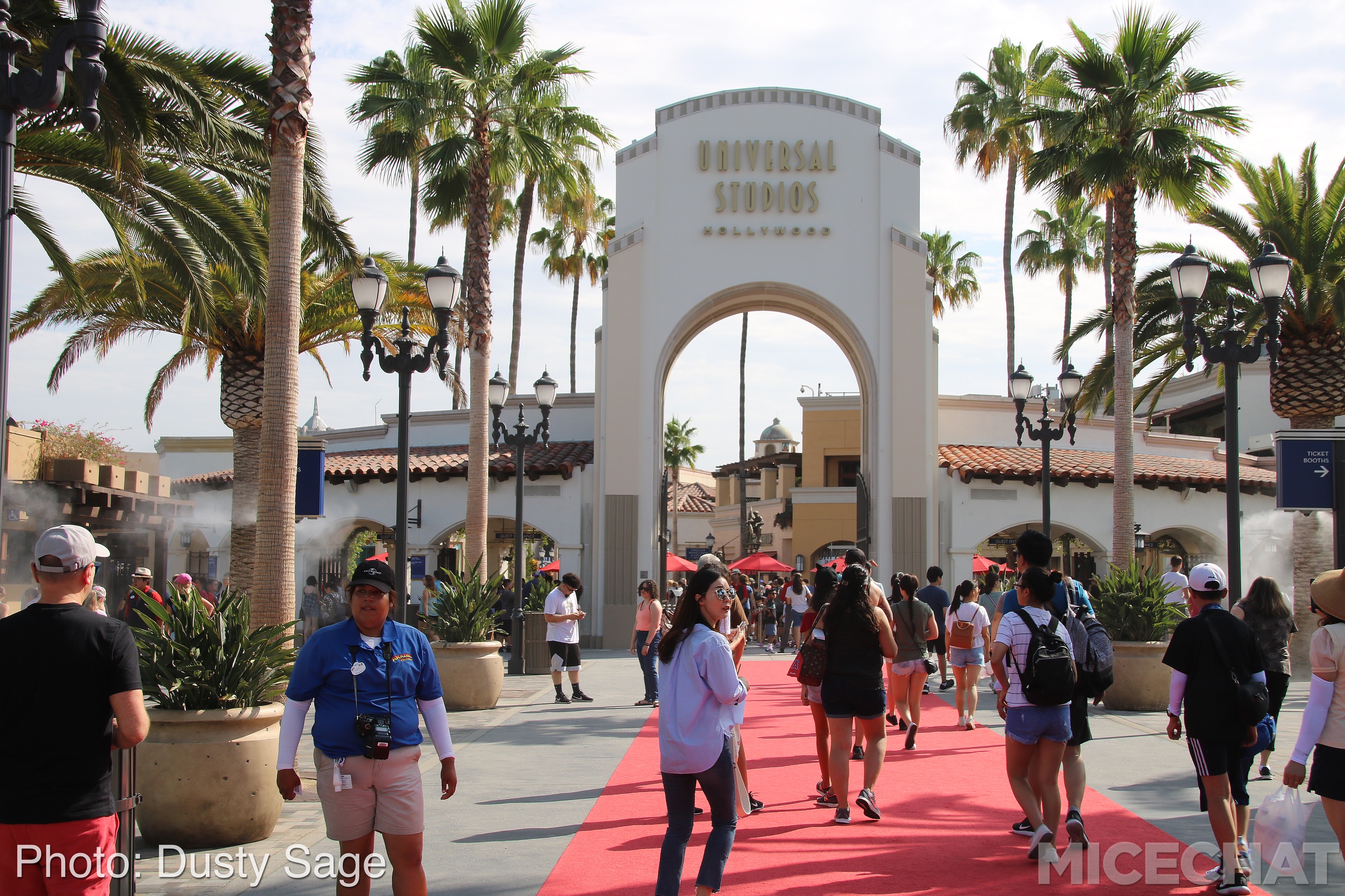 , Universal Studios Hollywood – Wizarding World Casts New Spells