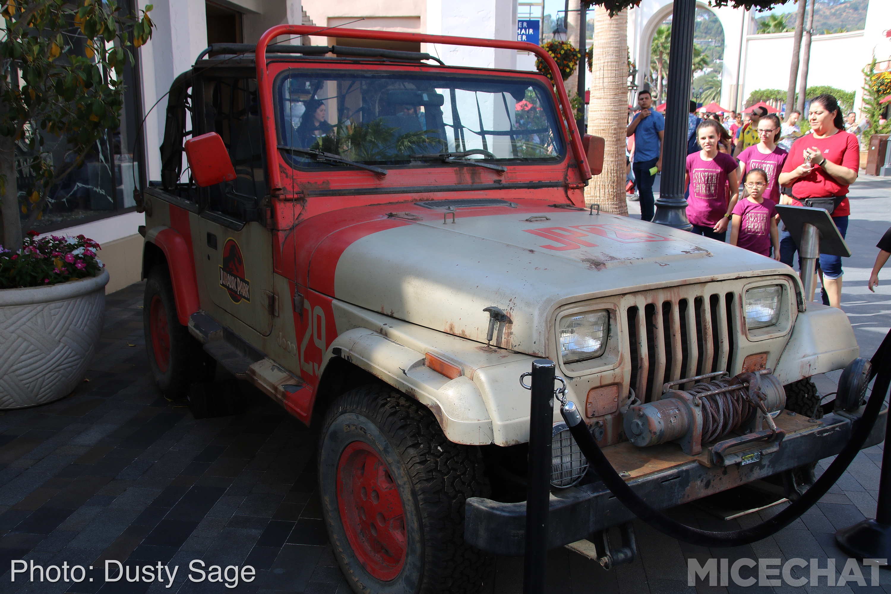 , Universal Studios Hollywood – Wizarding World Casts New Spells