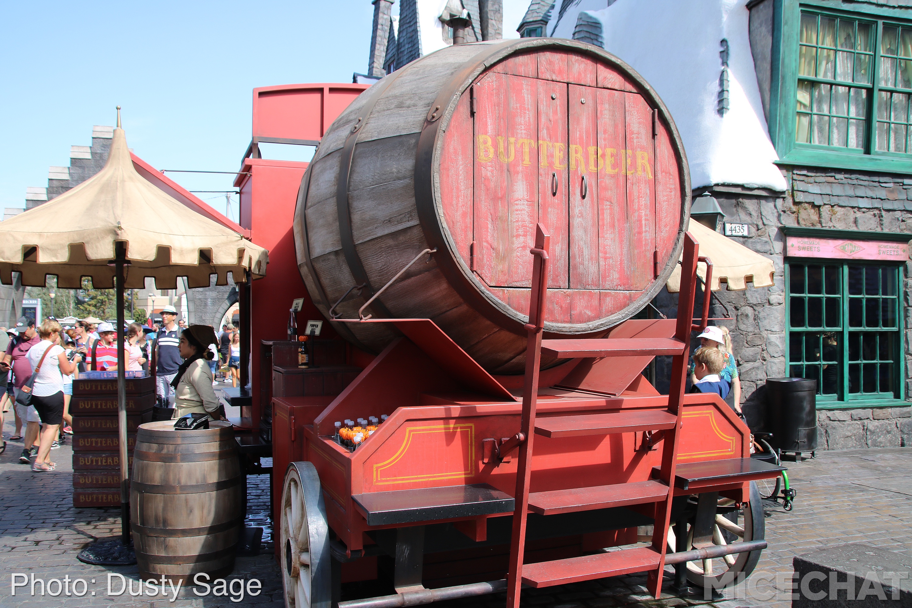 , Universal Studios Hollywood – Wizarding World Casts New Spells