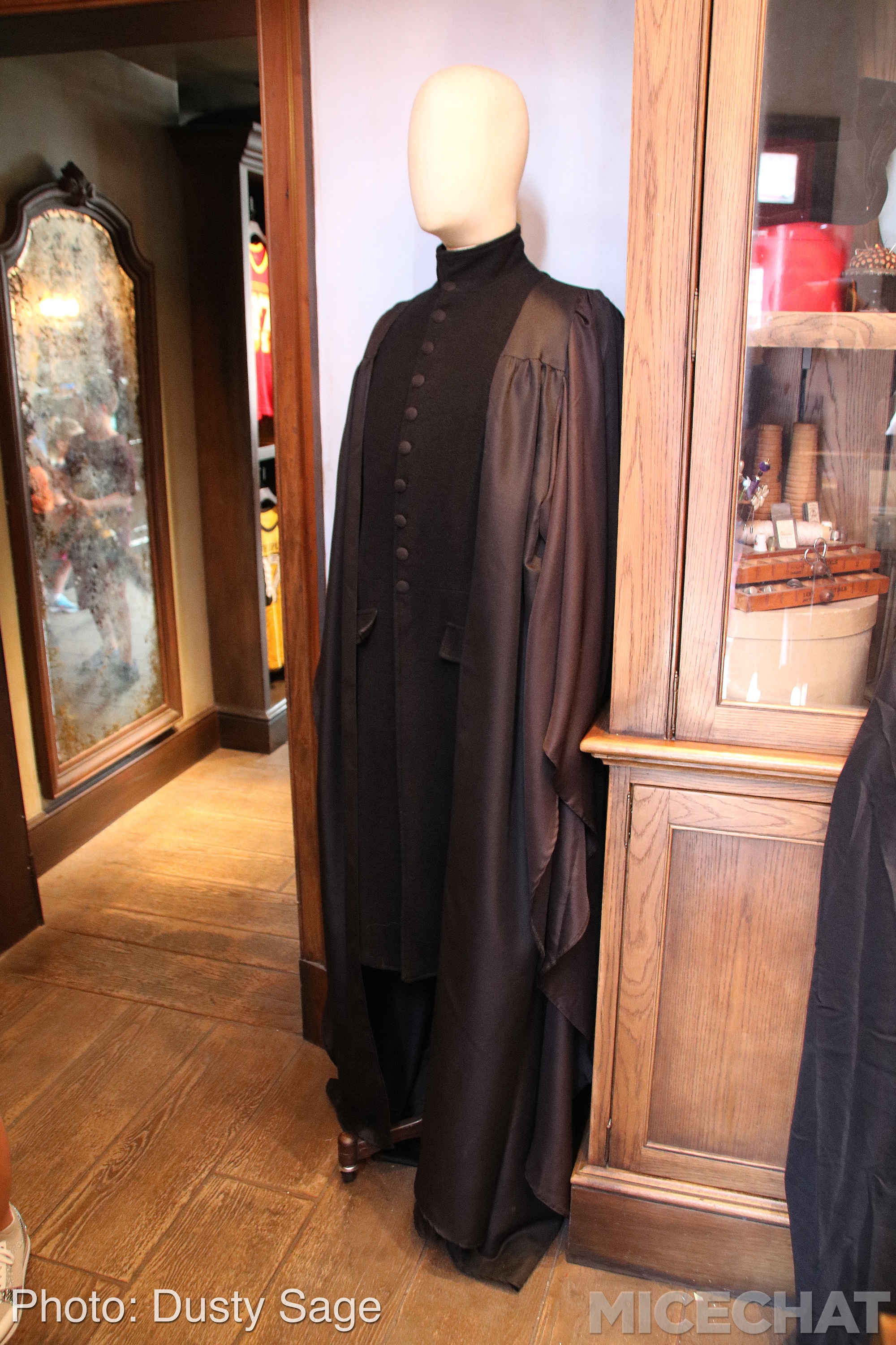 , Universal Studios Hollywood – Wizarding World Casts New Spells