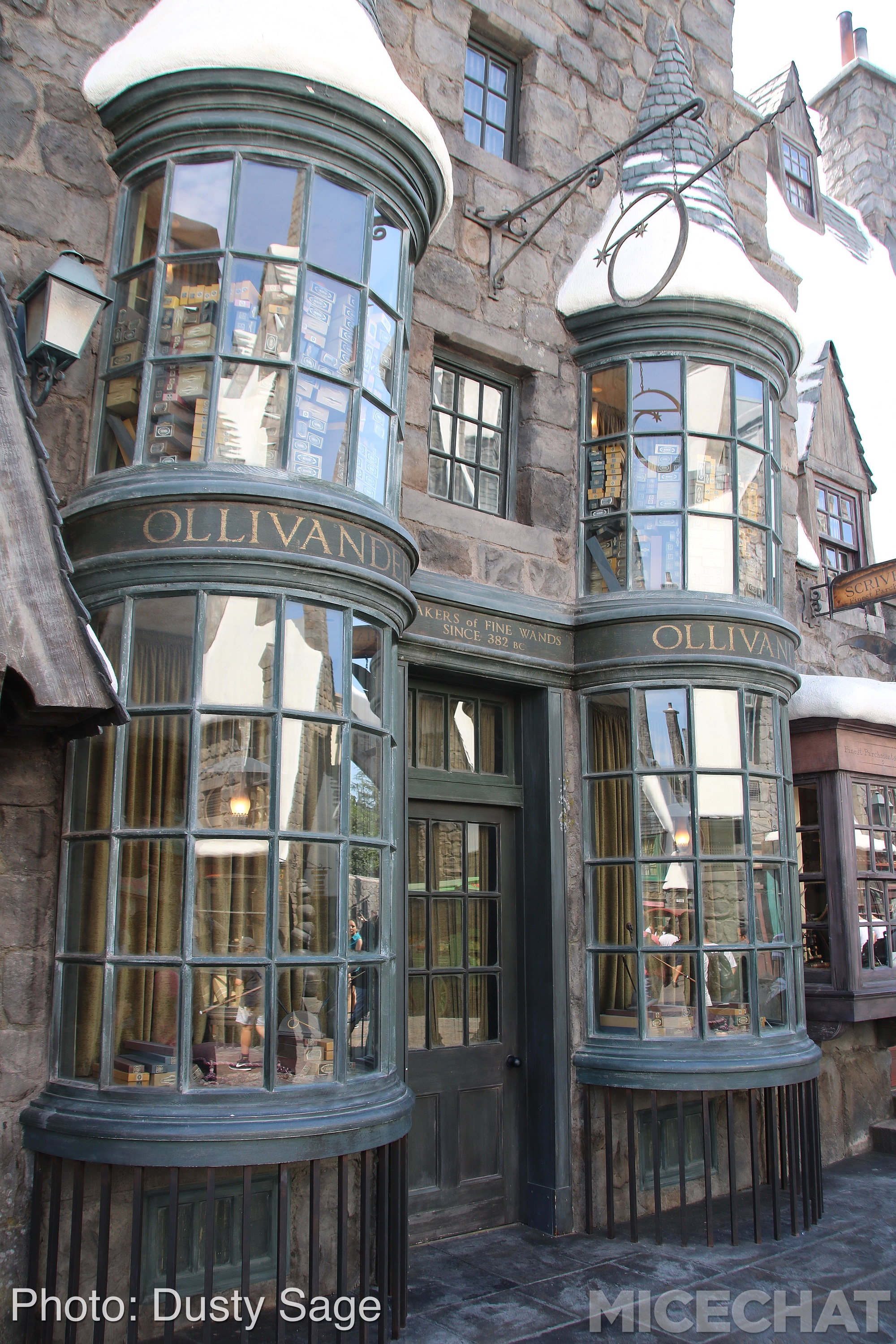 , Universal Studios Hollywood – Wizarding World Casts New Spells