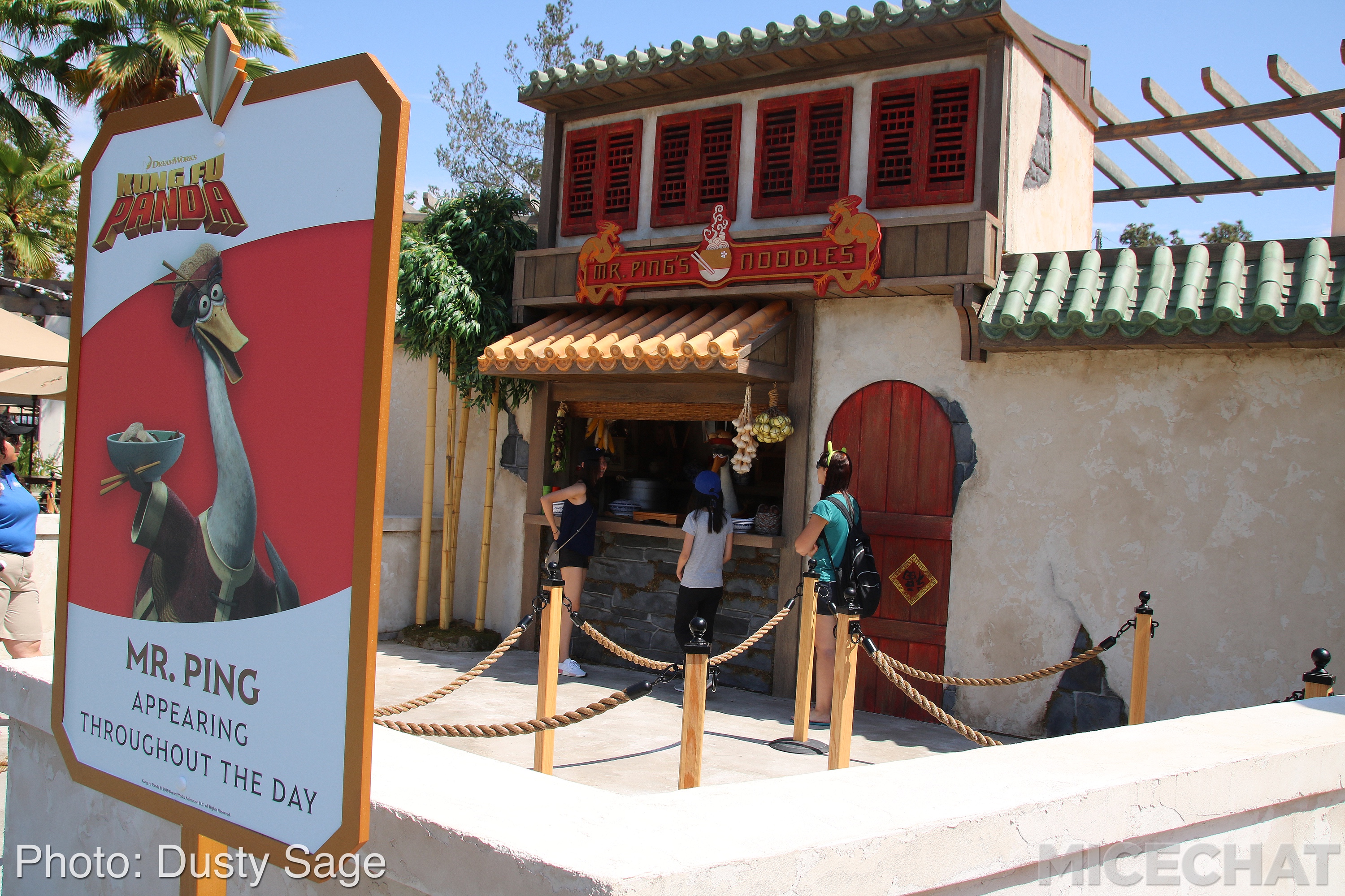 , Universal Studios Hollywood – Wizarding World Casts New Spells