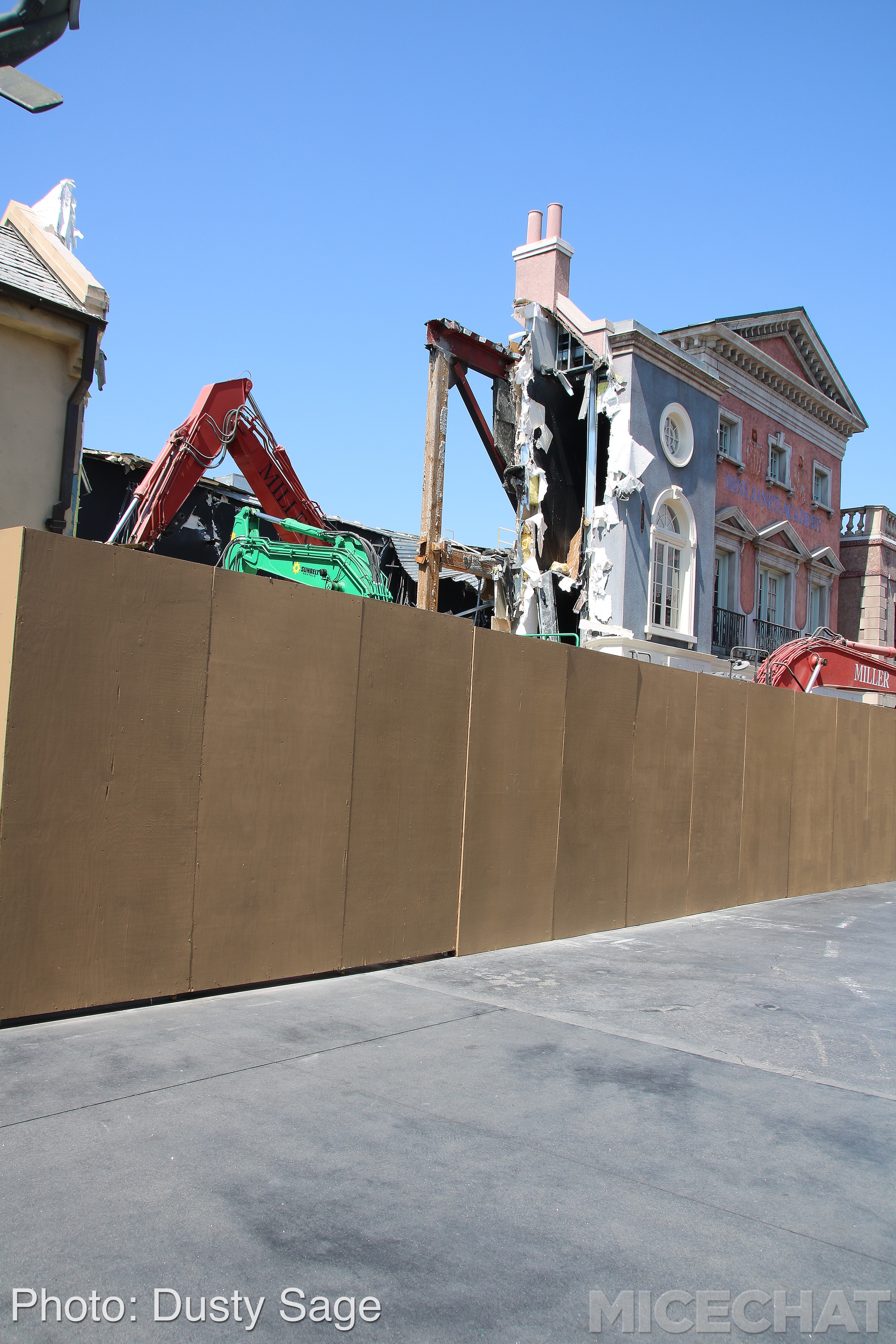 , Universal Studios Hollywood – Wizarding World Casts New Spells