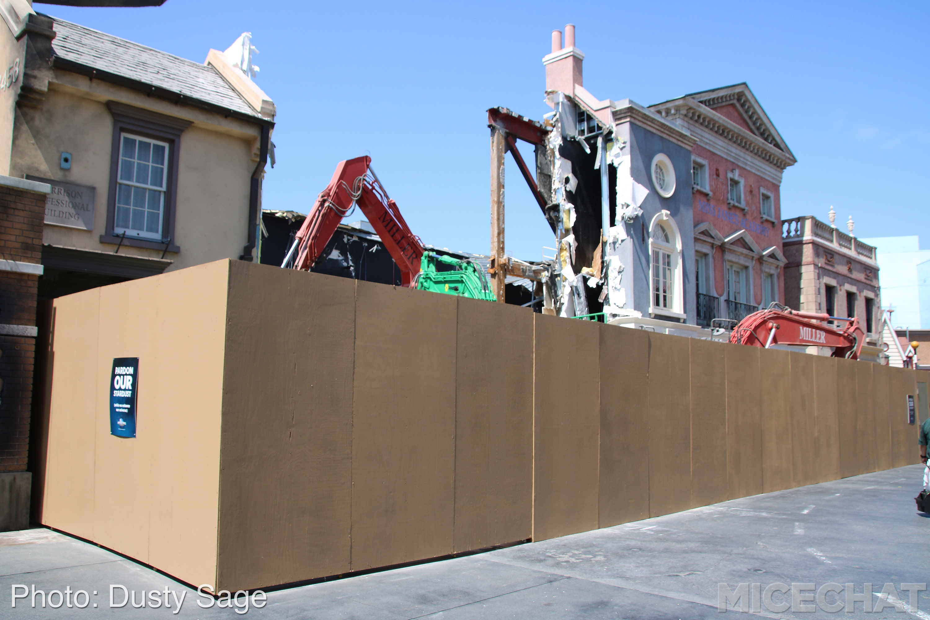 , Universal Studios Hollywood – Wizarding World Casts New Spells