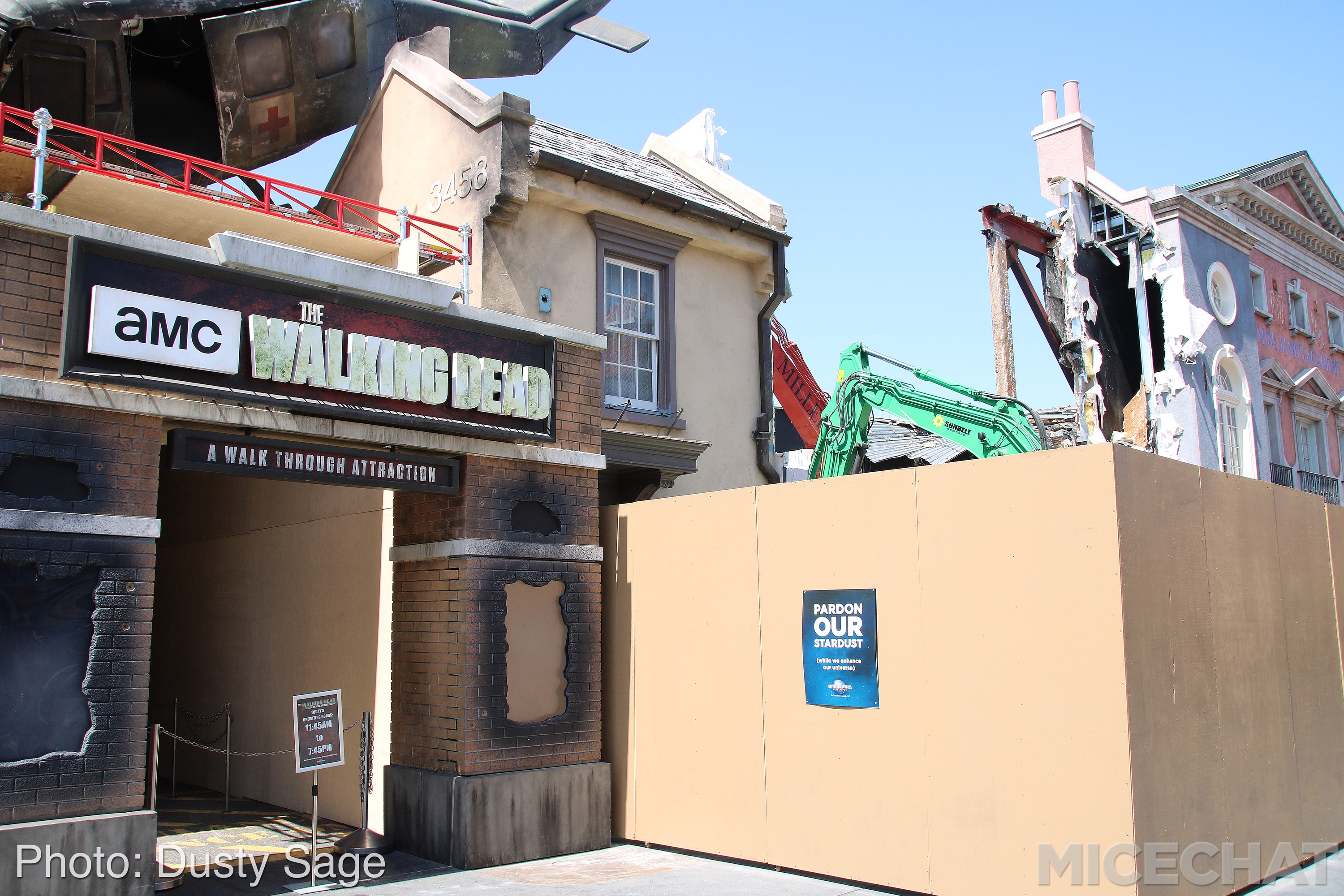 , Universal Studios Hollywood – Wizarding World Casts New Spells