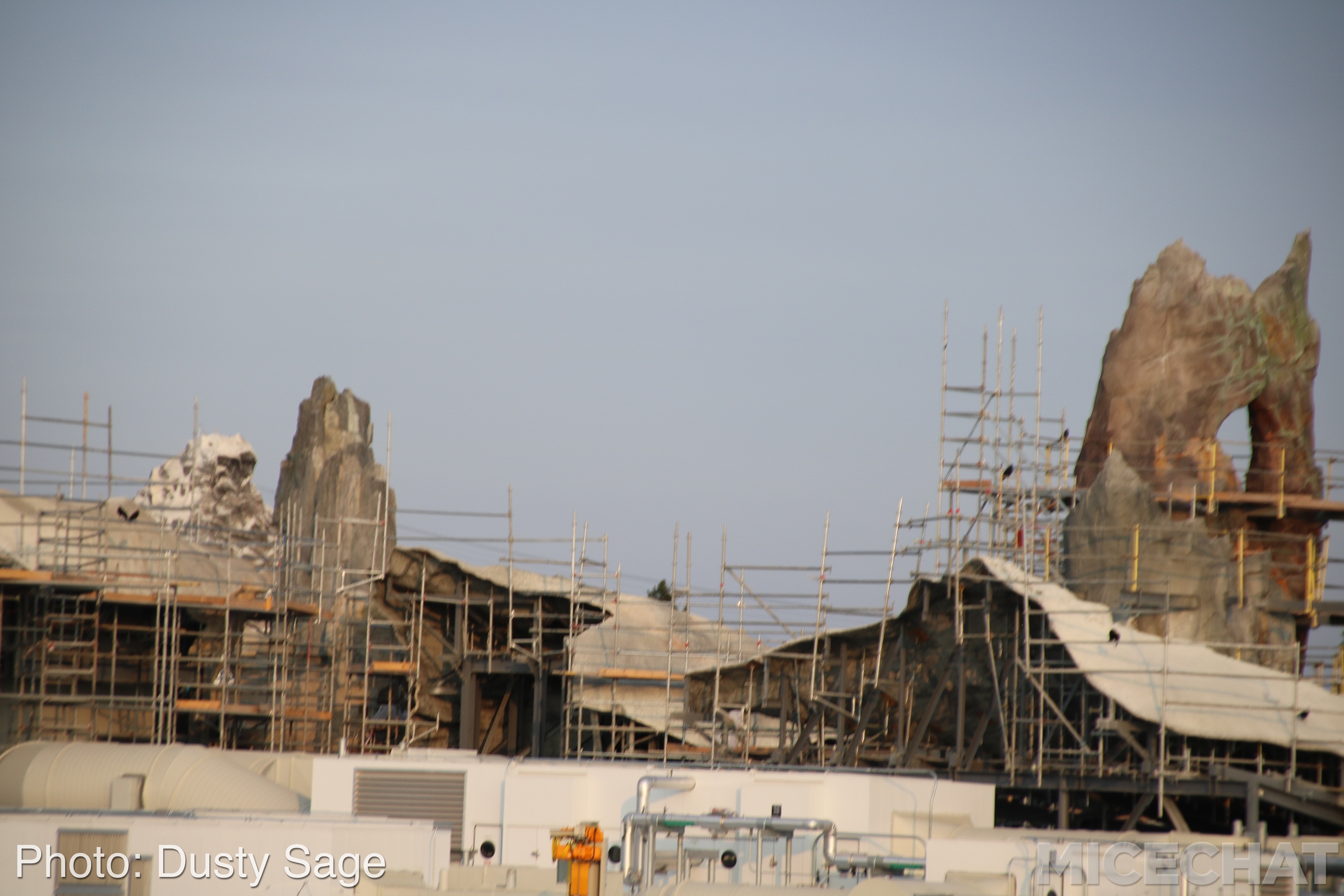 , Disneyland Update – Star Wars, Tiki & Castle Crumbles