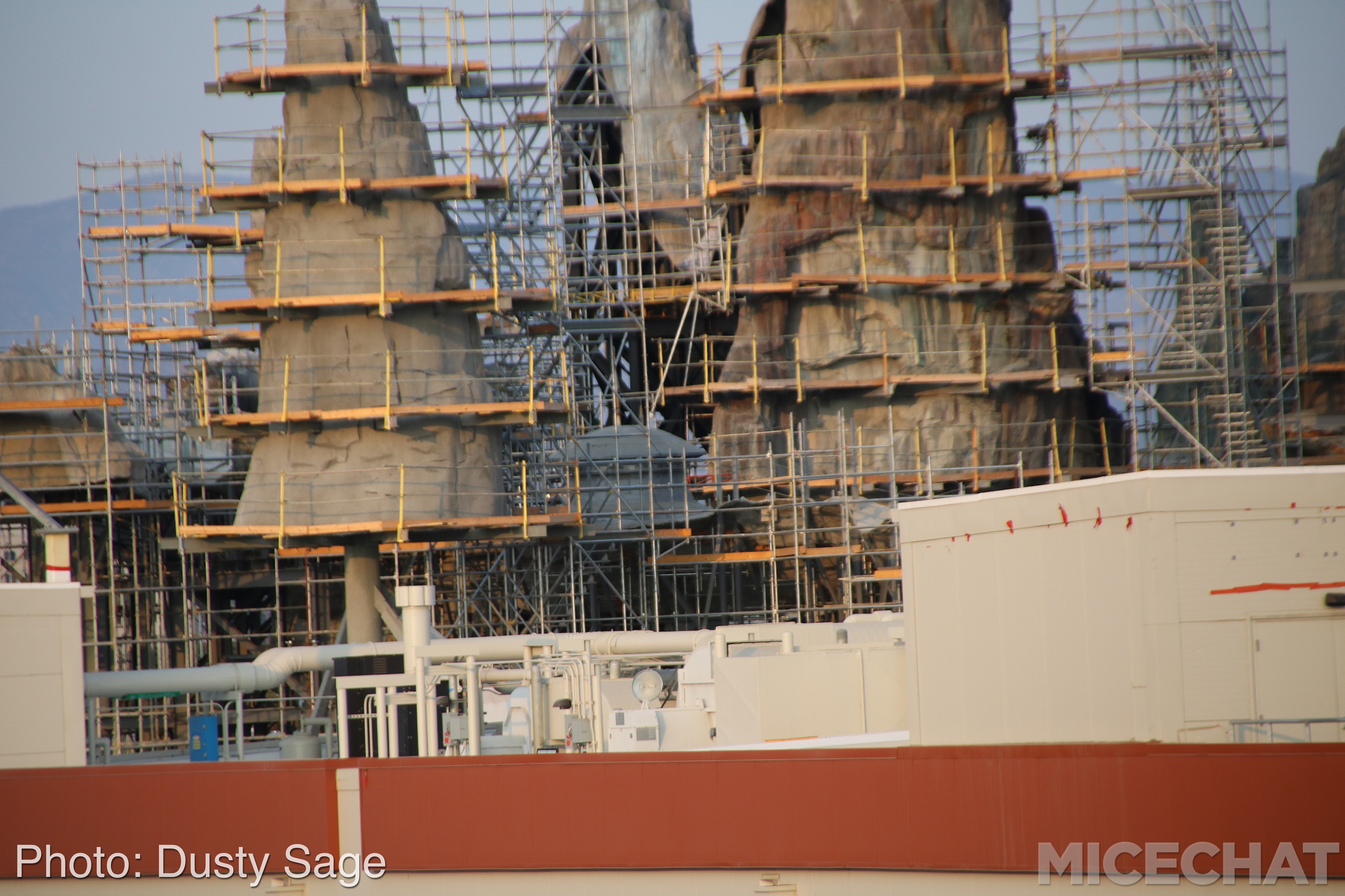 , Disneyland Update – Star Wars, Tiki & Castle Crumbles