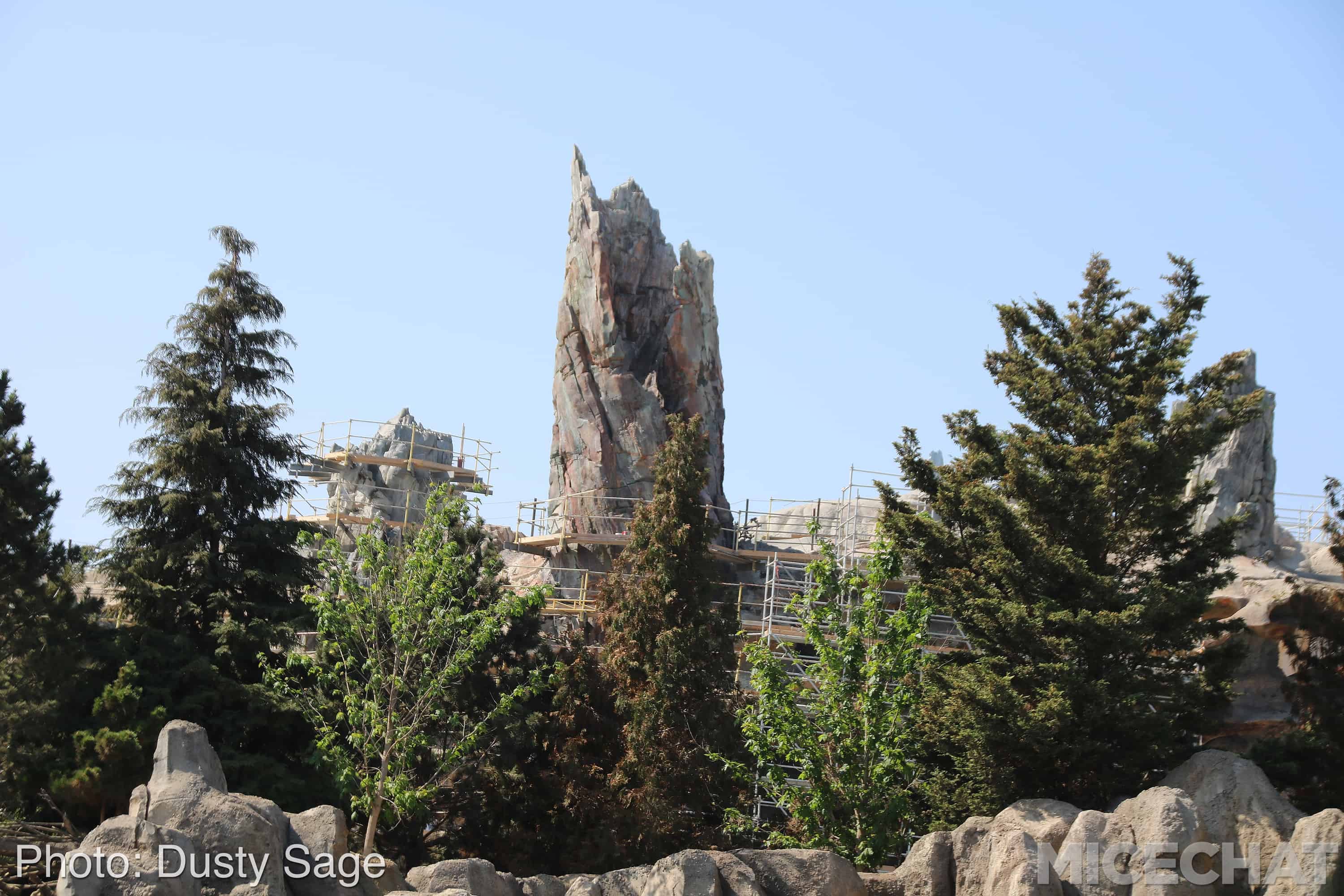 , Disneyland Update &#8211; Things That Go Bump In The Light