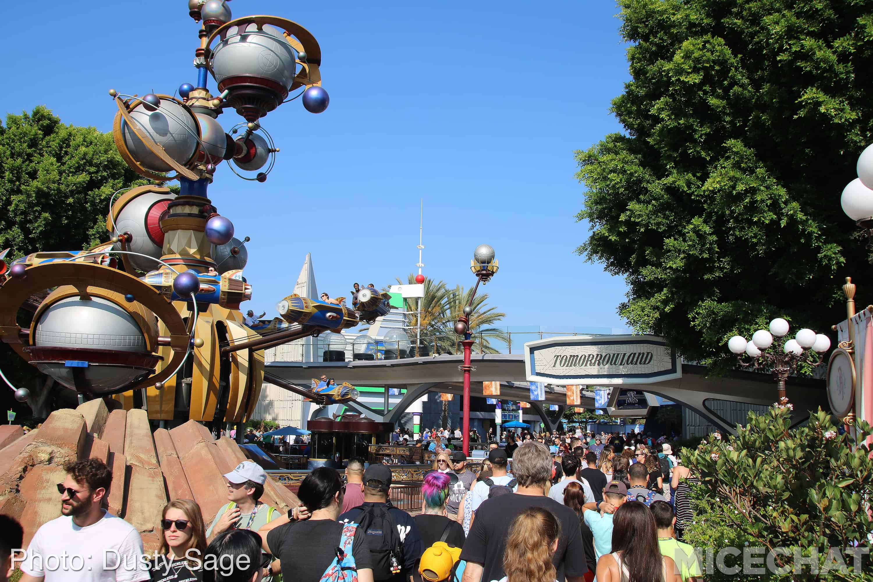 , Disneyland Update &#8211; Things That Go Bump In The Light