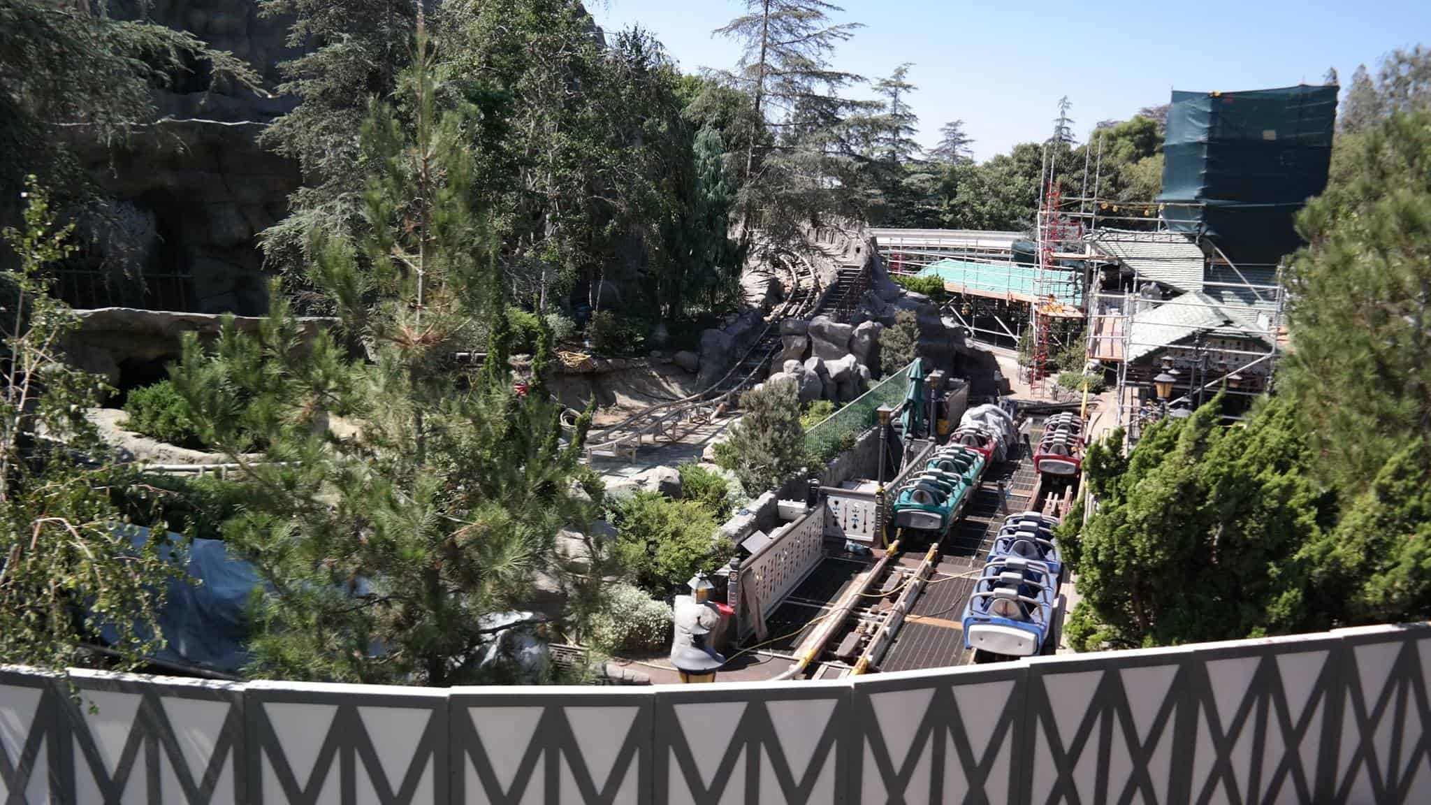 , Disneyland Update &#8211; Fall in Line