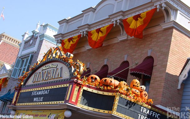 , Disneyland Update &#8211; Fall in Line