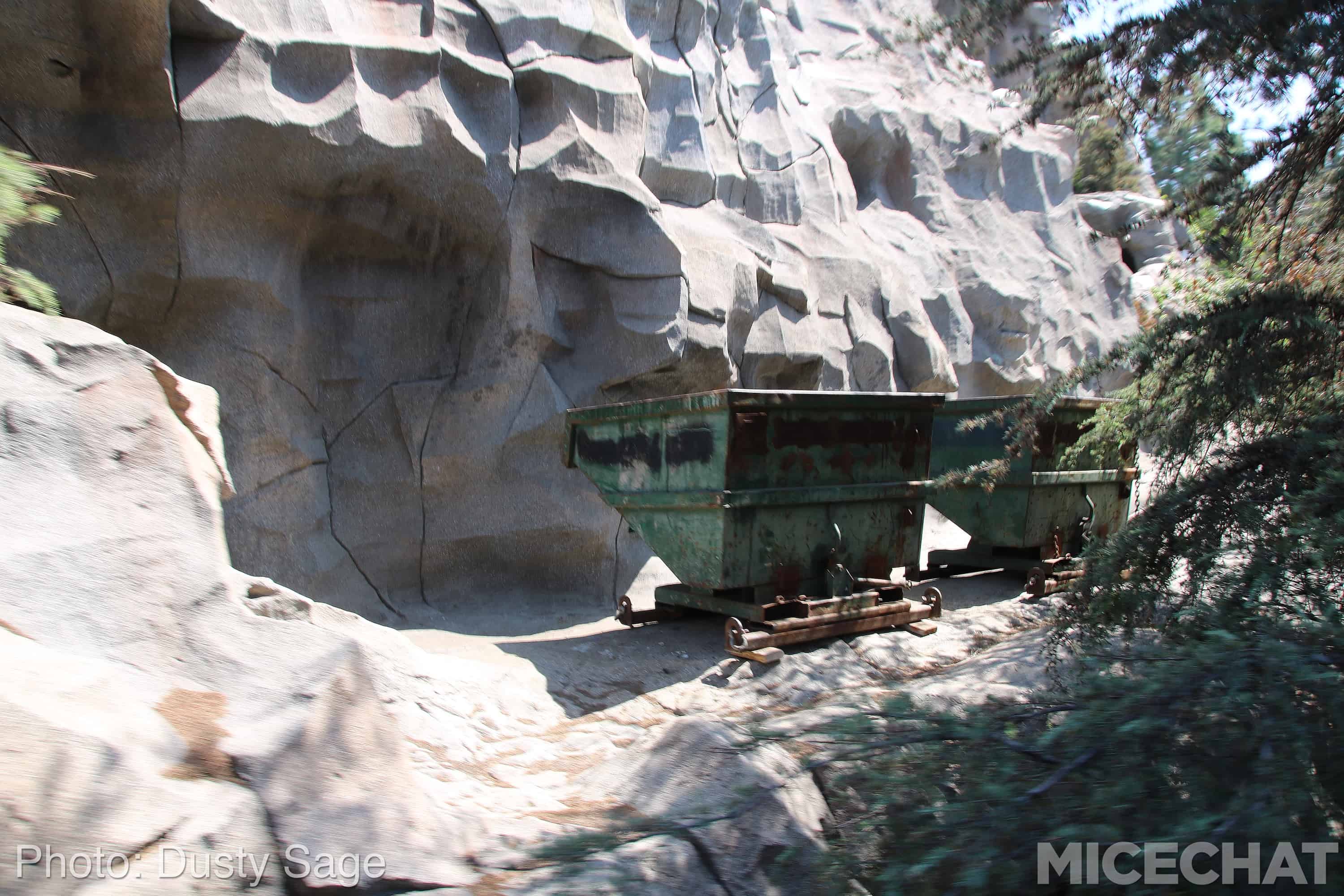 , Disneyland Update &#8211; Monorail Blues and Wall-O-Ween