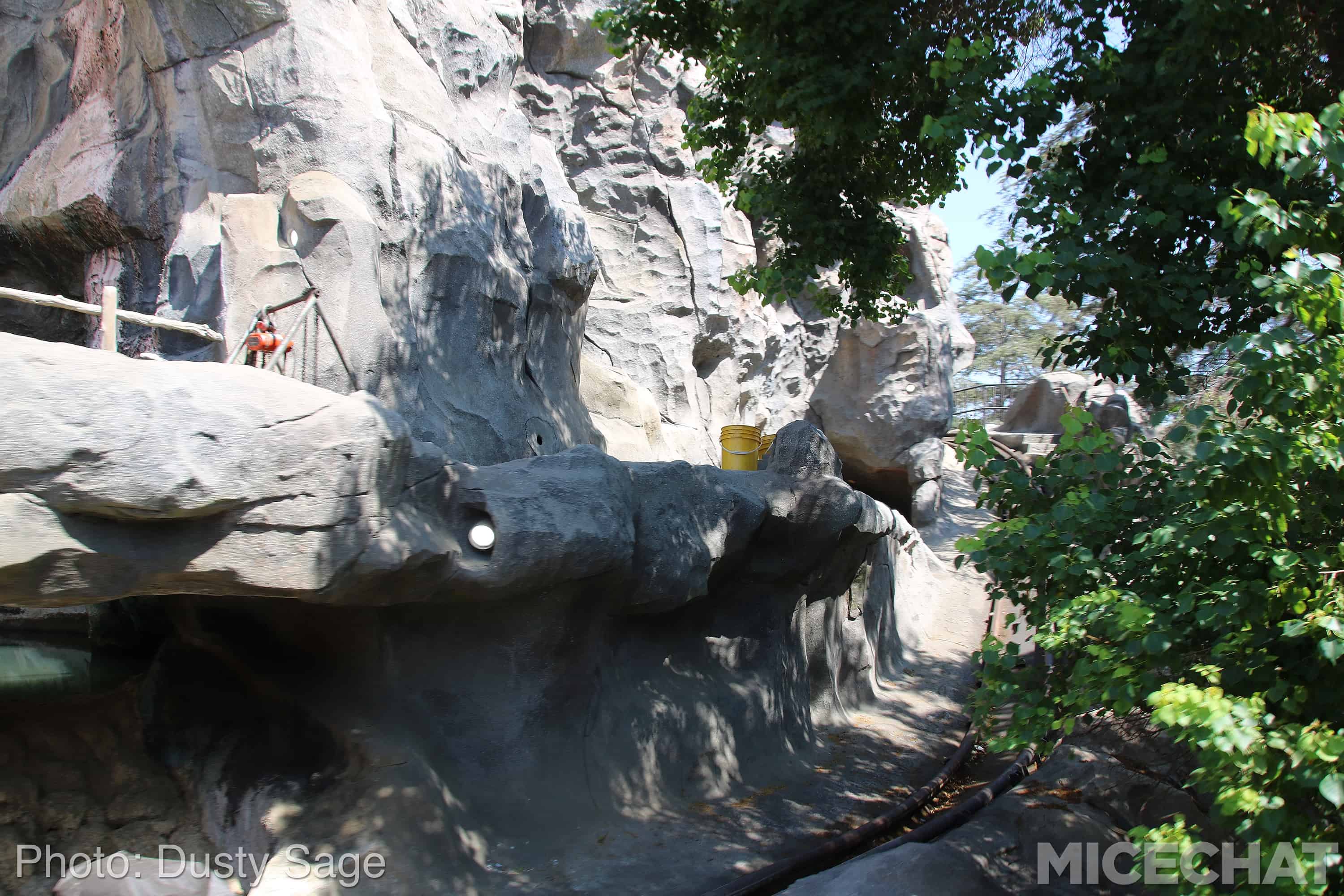 , Disneyland Update – Monorail Blues and Wall-O-Ween