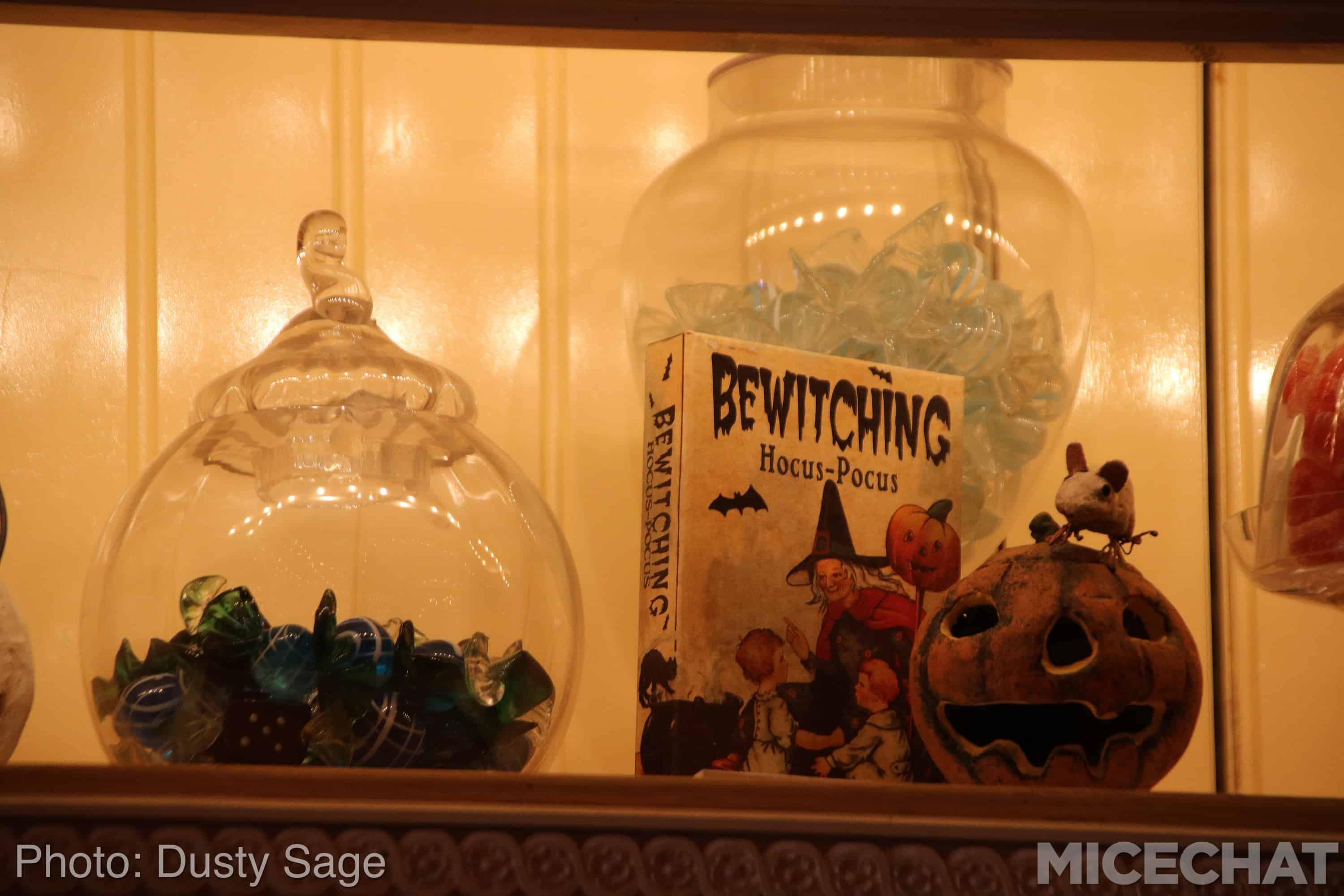 , Disneyland News and Photo Update – The Walls of Change
