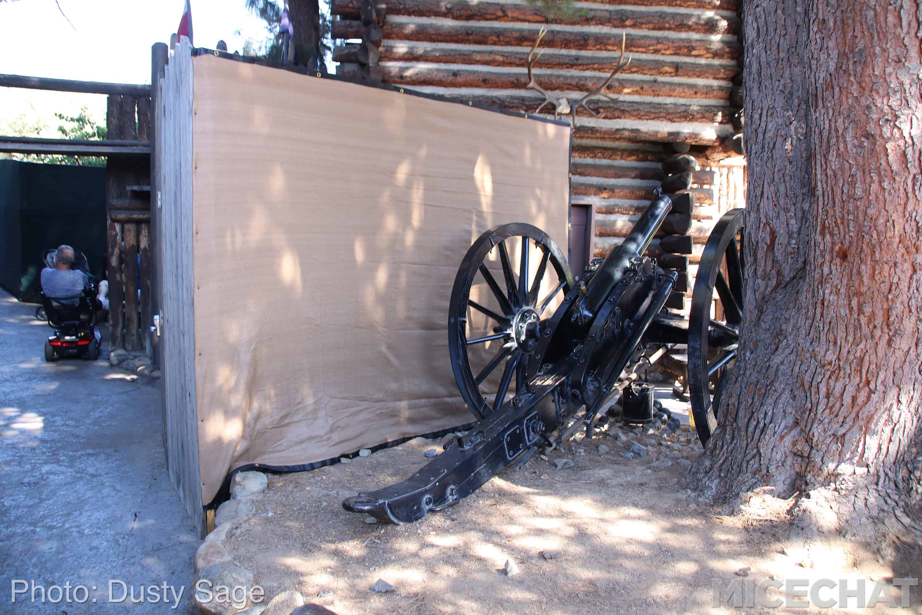 , Disneyland News and Photo Update – The Walls of Change