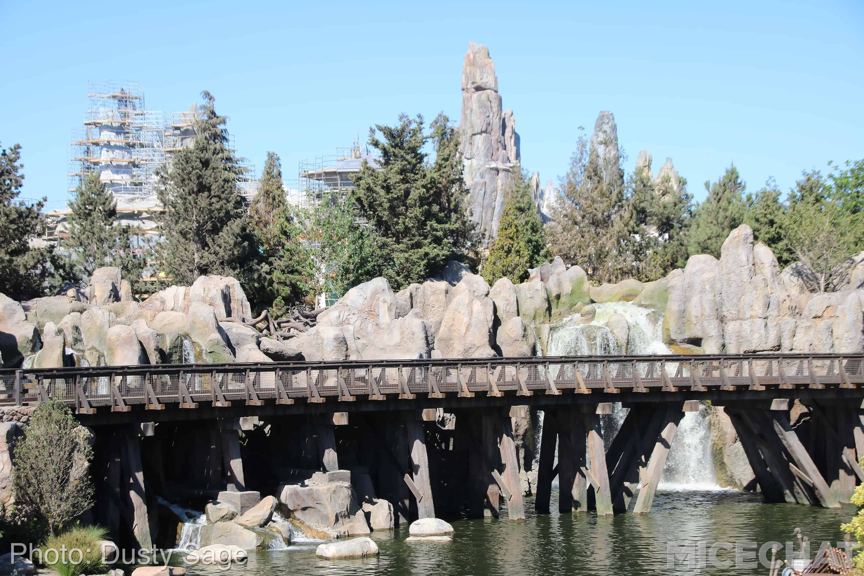 , Disneyland News and Photo Update – The Walls of Change