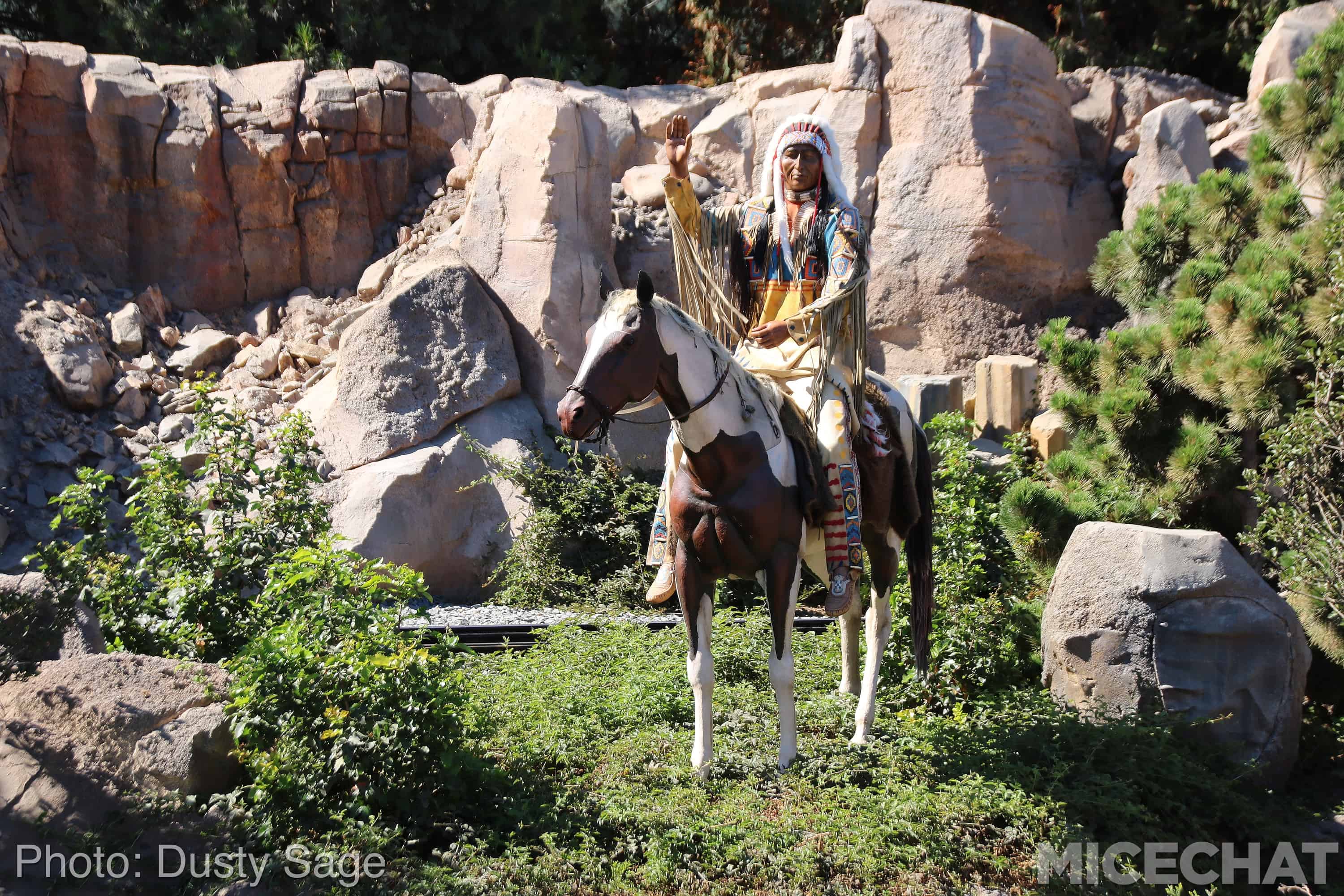 , Disneyland News and Photo Update – The Walls of Change