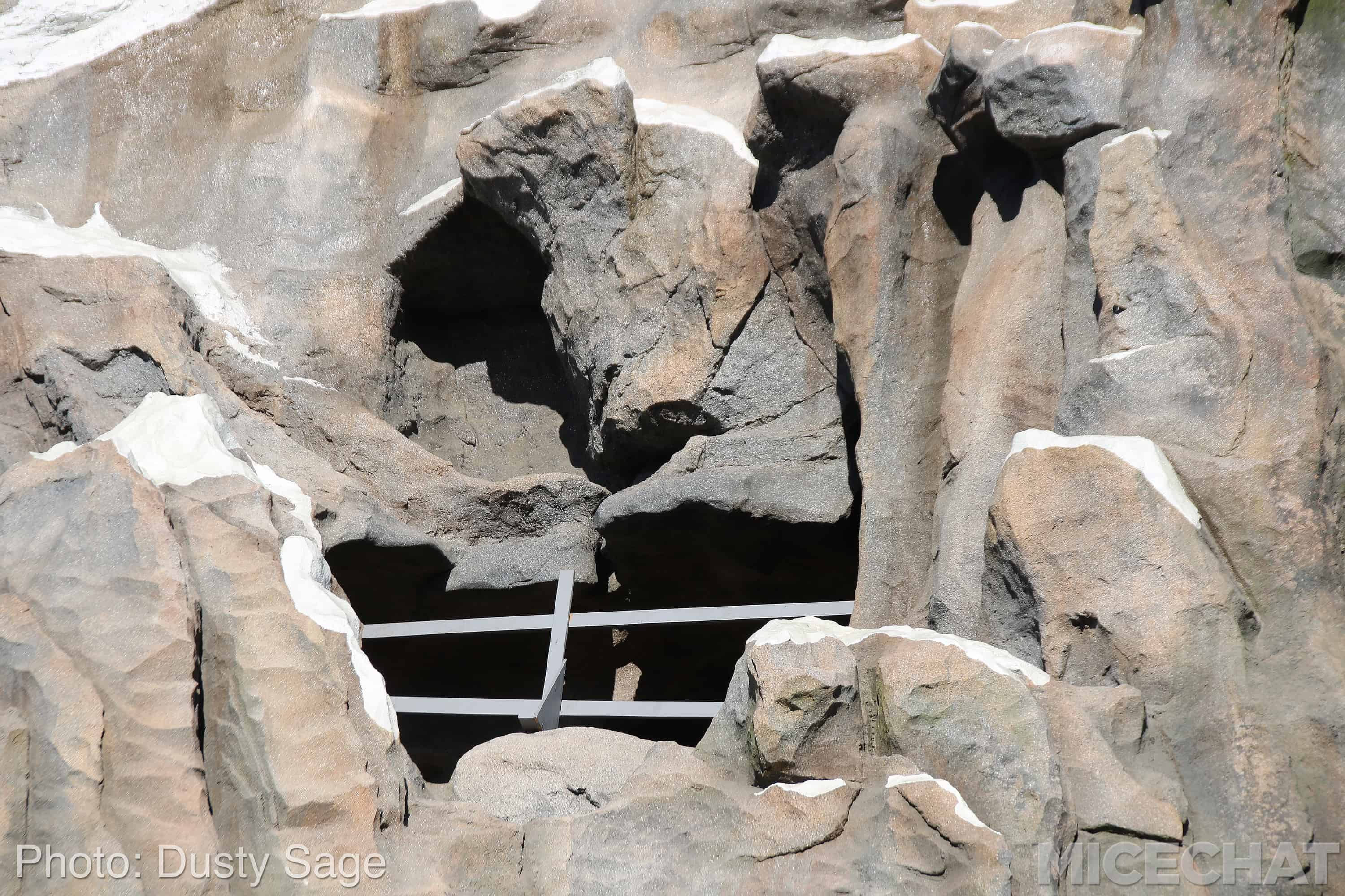 , Disneyland News and Photo Update – The Walls of Change