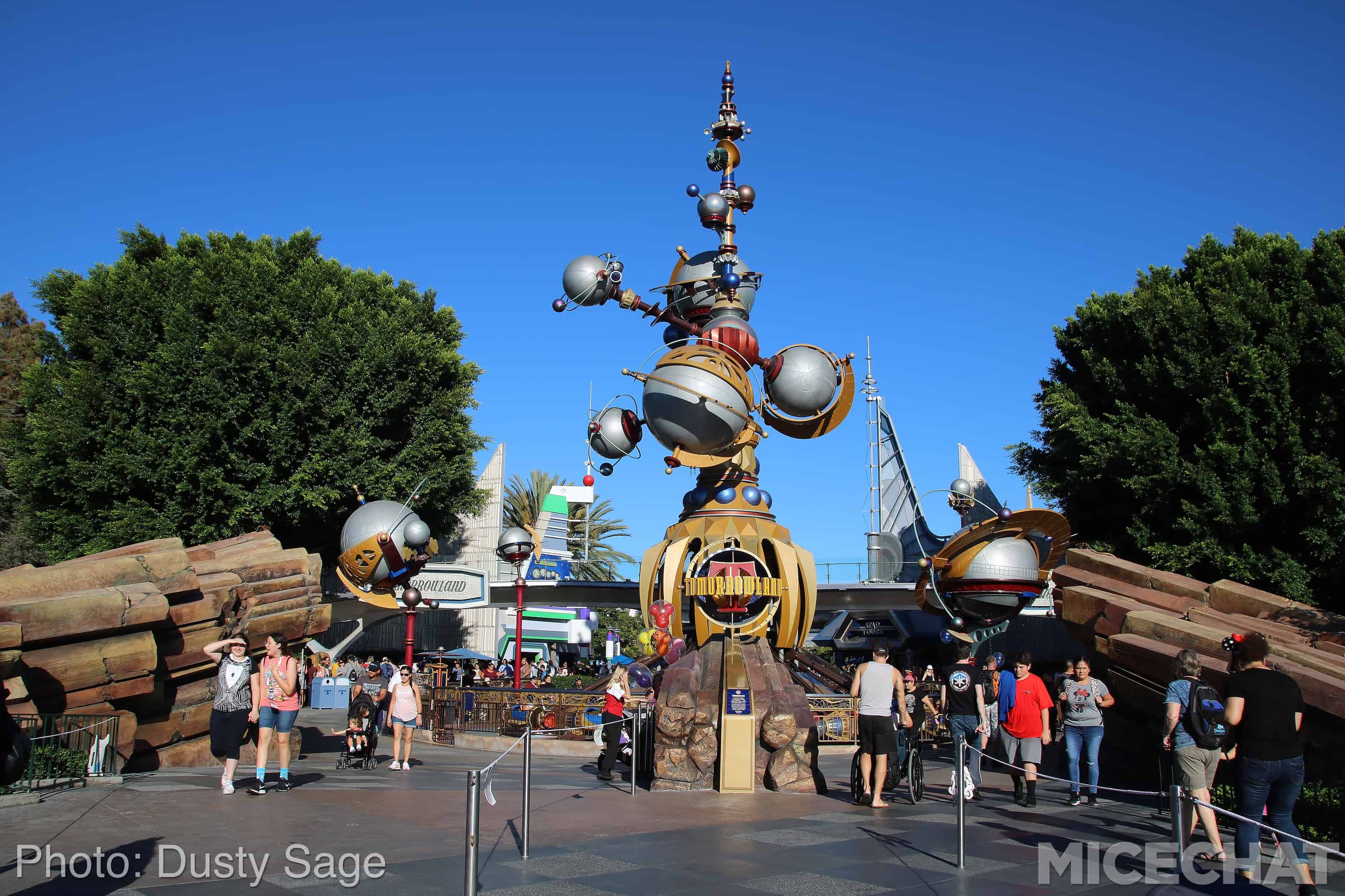 , Disneyland News and Photo Update – The Walls of Change