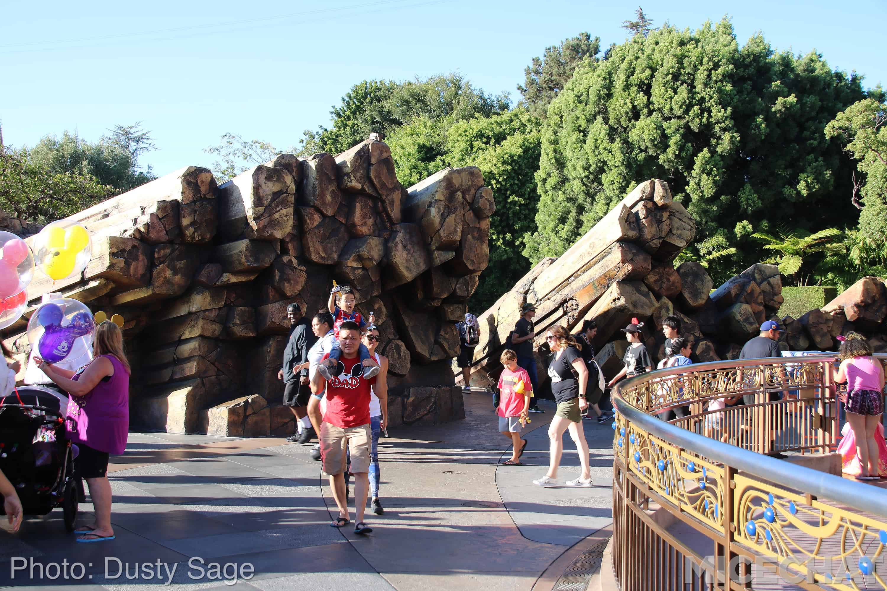 , Disneyland News and Photo Update – The Walls of Change