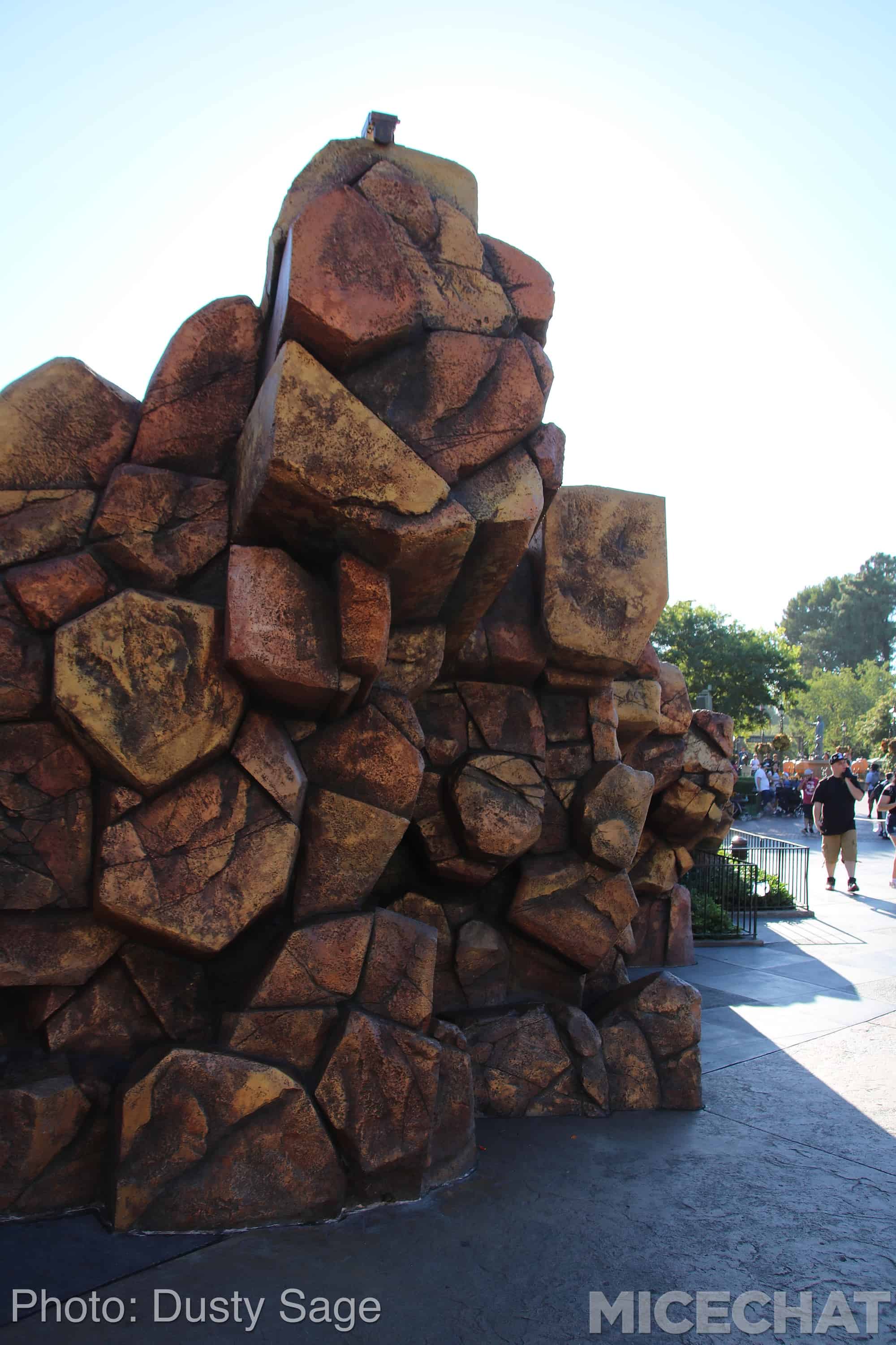 , Disneyland News and Photo Update – The Walls of Change